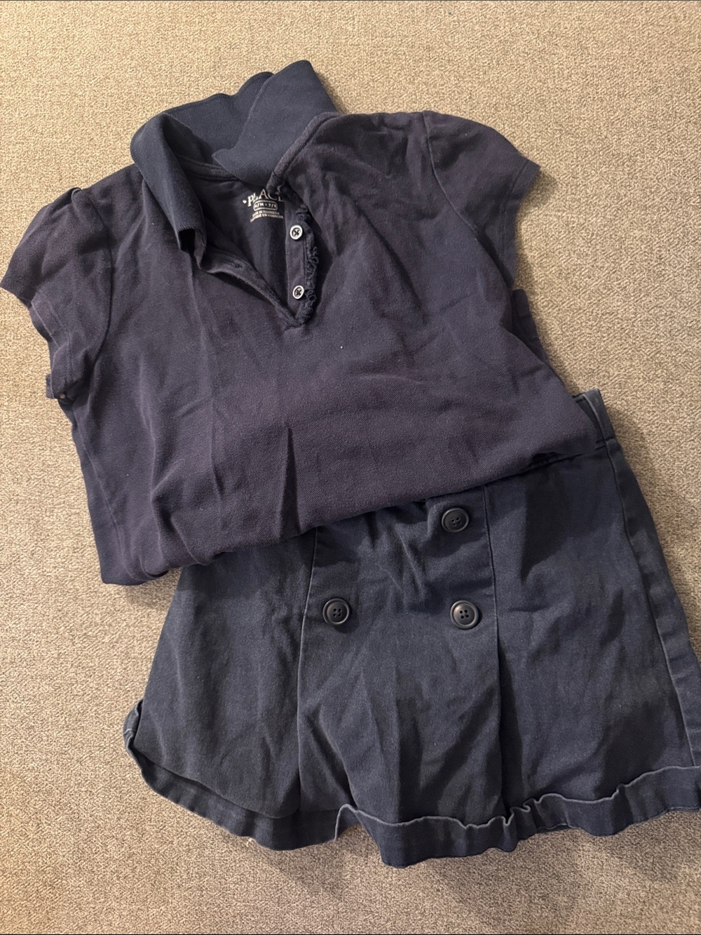 5/$15- Girl’s outfit size medium